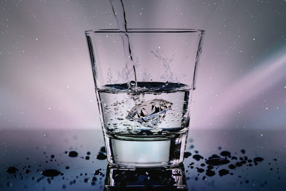 water, glass, liquid, wet, refreshment, diamond, splash, water glass, drop of water, fresh, light effect, blow, gems, luxury, wealth, ice cubes, nature, diamond shape, drink, drinking glass, sparkling water