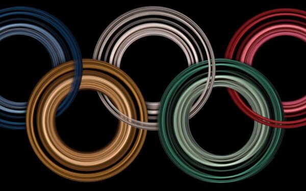 TOK smūgis Ukrainai: sportininkas diskvalifikuotas dėl simbolinio gesto, Rusija ploja atsistojus