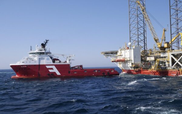 Karas su Iranu gali užkelti naftos kainą iki 200 dolerių: kokį scenarijų piešia JAV?