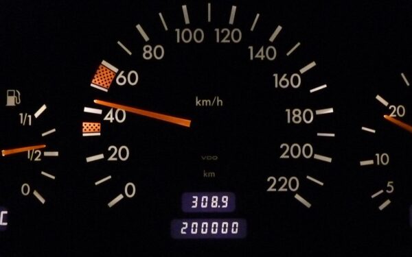 Svajonių mašina gali būti spąstai: sužinokite, kaip patiems atpažinti atsuktą automobilio ridą