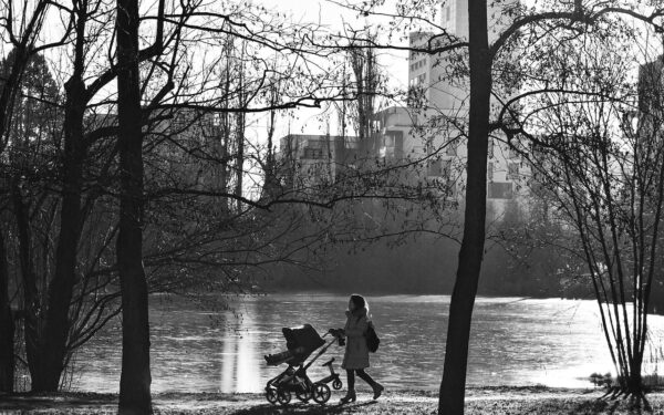 Kas ketvirtoje šeimoje vaikus augina vienišos motinos: nematomas krūvis, skurdas ir valstybės tyla