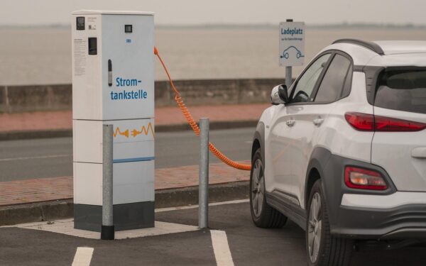 Sutaupysite iki 5600 eurų: kaip Vokietija vėl skatins pirkti naujus automobilius?