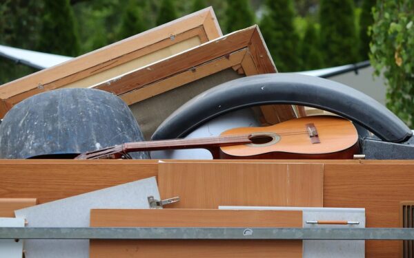 Mažeikiuose renkamos surenkamos stambiagabaritės atliekos: paskubėkite, vietų registracijai sparčiai mažėja