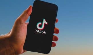 tiktok, tik tok, app, smartphone, iphone, tik tok banned, screen, nature, mobile, technology, sky, tik tok china, palm