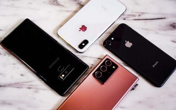 „Apple“ ir „Samsung“ karas rimsta: „Galaxy S26“ netrukus galės siųsti failus per „AirDrop“