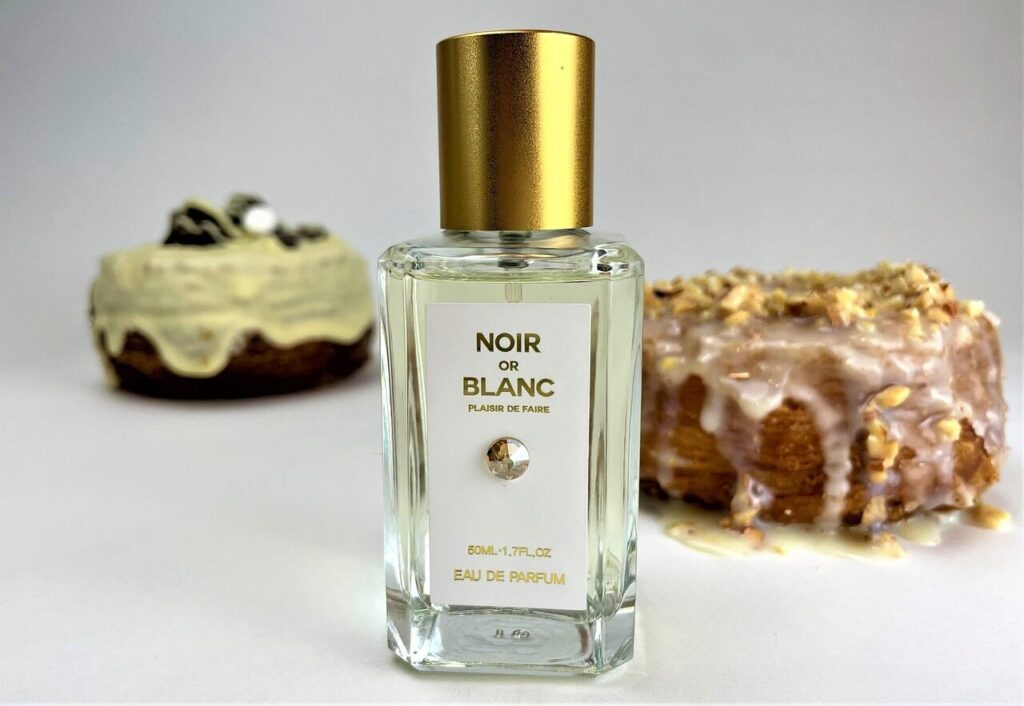 perfume, fragrance, bottle, scent, glass, cosmetics, gift, glass bottle, perfume bottle, perfume, perfume, perfume, cosmetics, perfume bottle, perfume bottle, perfume bottle, perfume bottle, perfume bottle