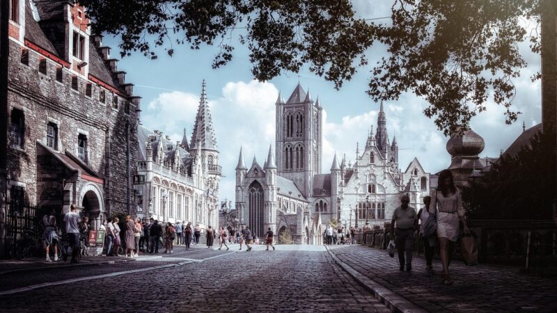 Belgijoje statybininkai neteko žado: štai ką po naujo daugiabučio pamatais slėpė sena pilis