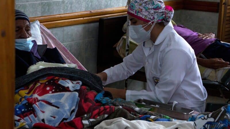 Trys išpuoliai prieš ligonines per savaitę: žuvo vaikai, moterys ir medikai, pasaulis tyli