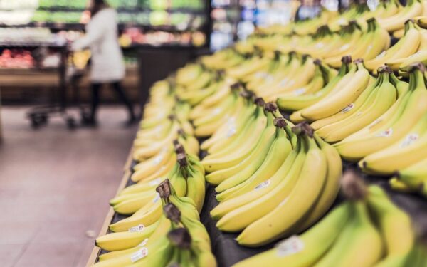 Bananuose aptikta švino: naujas tyrimas įspėja apie galimą pavojų vaikų smegenims