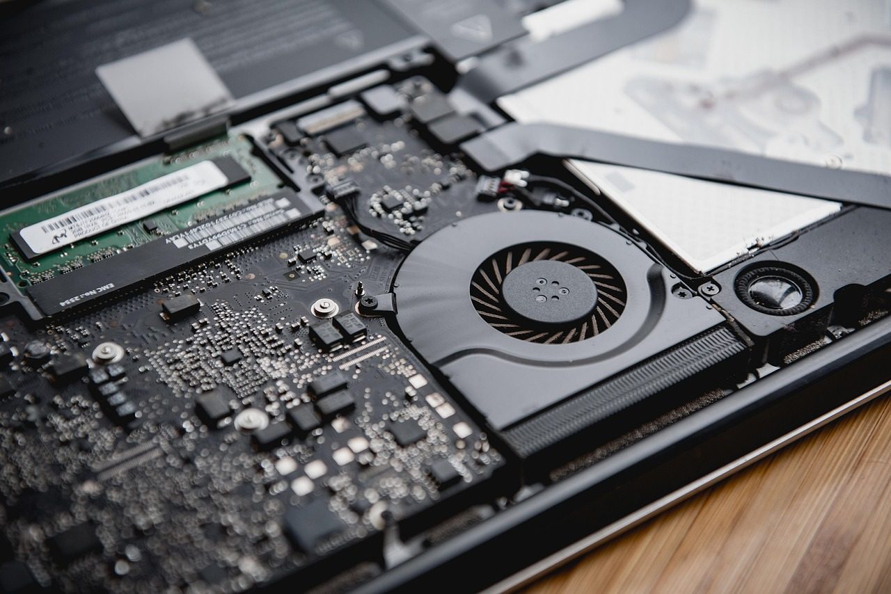 Kodėl lustų vis dar trūksta? „Samsung“ ir „Micron“ įvardijo, kada baigsis šis deficitas
