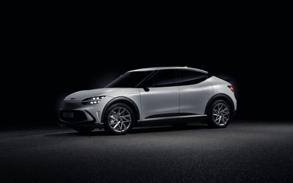 Ar tai įkrovimo stotelių pabaiga? Nauja „Hyundai“ partnerių technologija pati pildo bateriją važiuojant