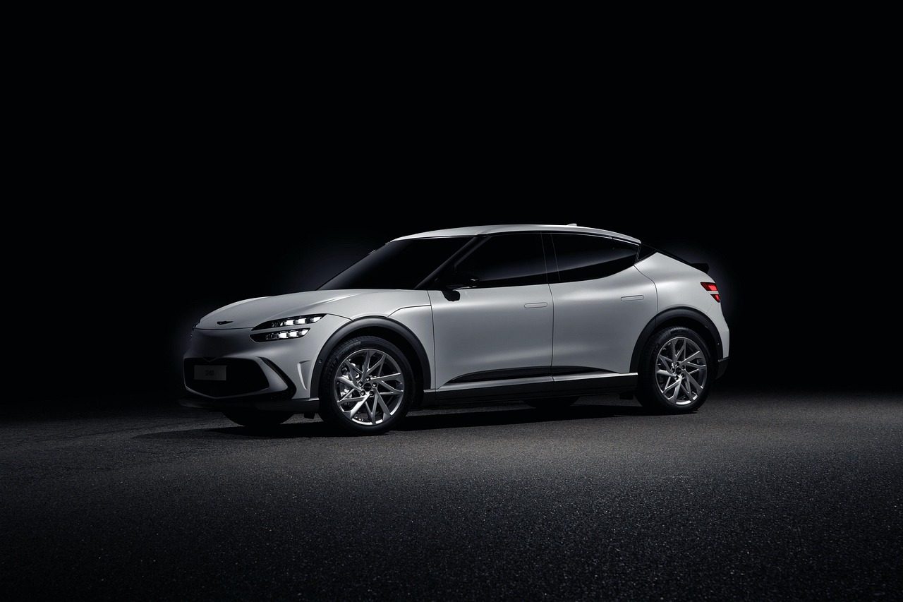 Ar tai įkrovimo stotelių pabaiga? Nauja „Hyundai“ partnerių technologija pati pildo bateriją važiuojant
