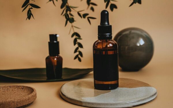 Retinolis ir pavasario saulė: štai kokios 3 taisyklės padės išvengti pigmentinių dėmių