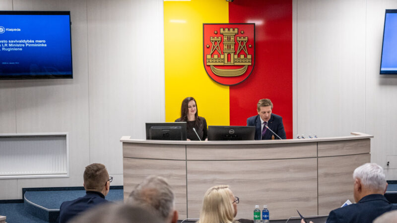 Premjerės Ingos Ruginienės vizitas Klaipėdoje: kas slepiasi už pažadų dėl kelių ir miesto ateities?