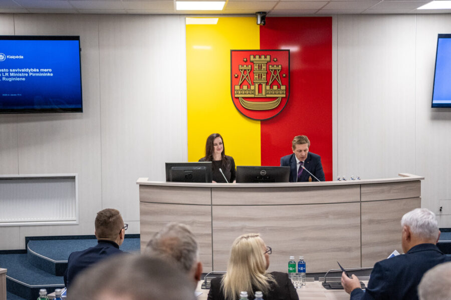 Premjerės Ingos Ruginienės vizitas Klaipėdoje: kas slepiasi už pažadų dėl kelių ir miesto ateities?