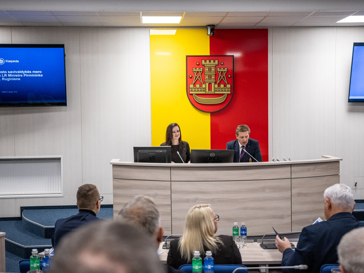 Premjerės Ingos Ruginienės vizitas Klaipėdoje: kas slepiasi už pažadų dėl kelių ir miesto ateities?