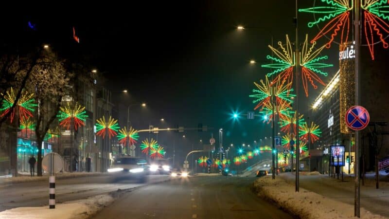 Saulės miestas žengė toliau: moderni apšvietimo sistema stebina galimybėmis