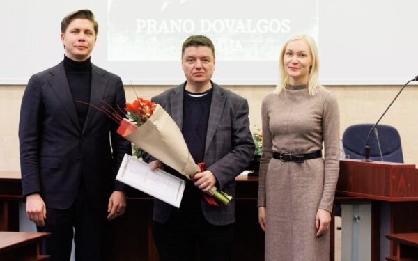 Prano Dovalgos premija – Ramūnui Čičeliui už straipsnį apie literatūrinius vertimus