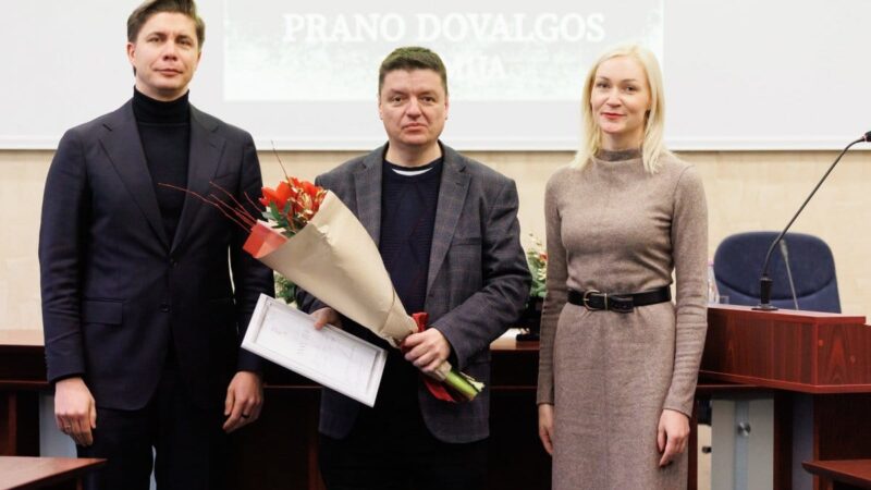 Prano Dovalgos premija – Ramūnui Čičeliui už straipsnį apie literatūrinius vertimus