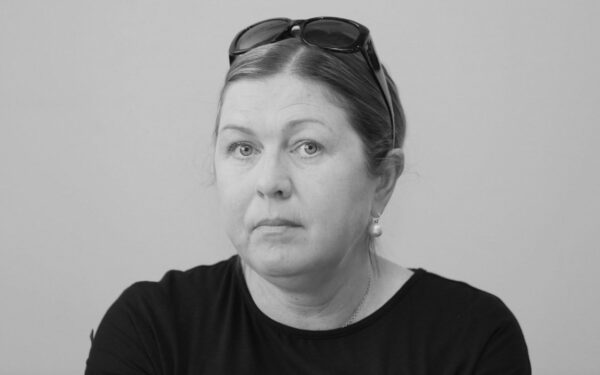 Šokas Baltijos kultūros pasauliui: netikėtai mirė skandalingoji latvių rašytoja Nora Ikstena