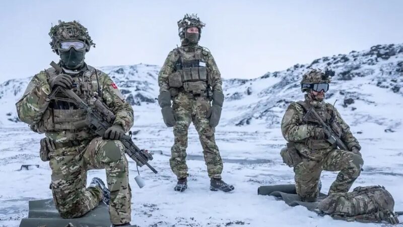 Įtampa su NATO auga: Trumpas vėl reiškia pretenzijas į Grenlandiją