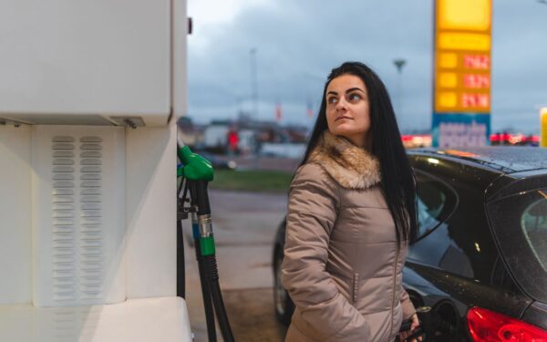 Degalų kainos nekrenta, bet ir nekyla: ekspertas įspėja dėl žieminio dyzelino rizikų