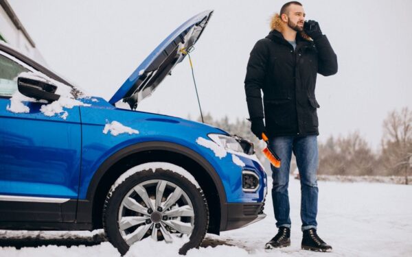 Automobilis neužsiveda? Šie triukai padės užvesti automobilį šalčius