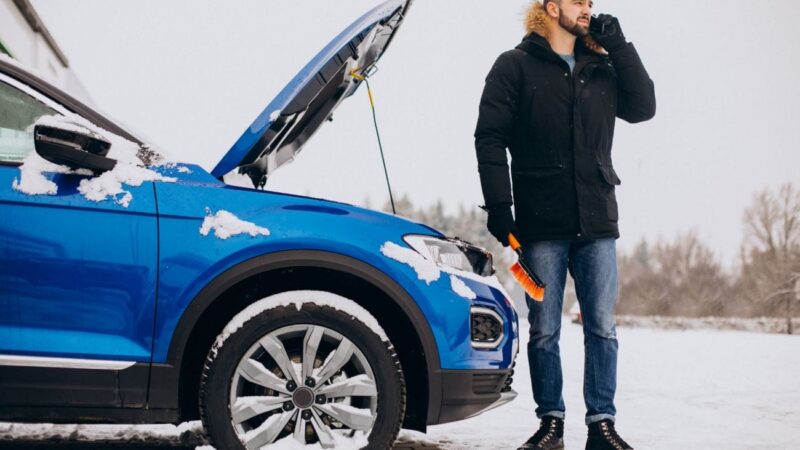 Automobilis neužsiveda? Šie triukai padės užvesti automobilį šalčius