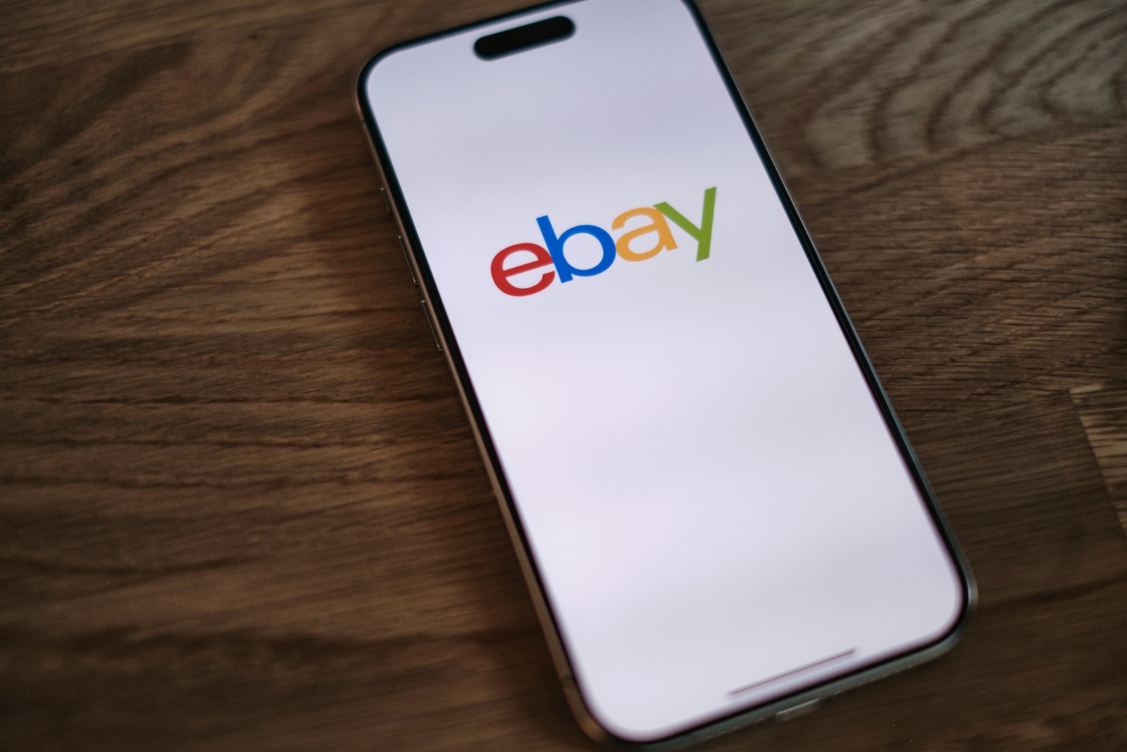 Milžiniški pokyčiai „eBay“: štai kodėl 800 žmonių netenka darbo, o įmonė leidžia milijardus