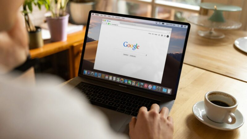 „Google“ apgauti bus sunkiau: ištrinta 80 tūkst. paskyrų ir užblokuota 1,75 mln. pavojingų programėlių
