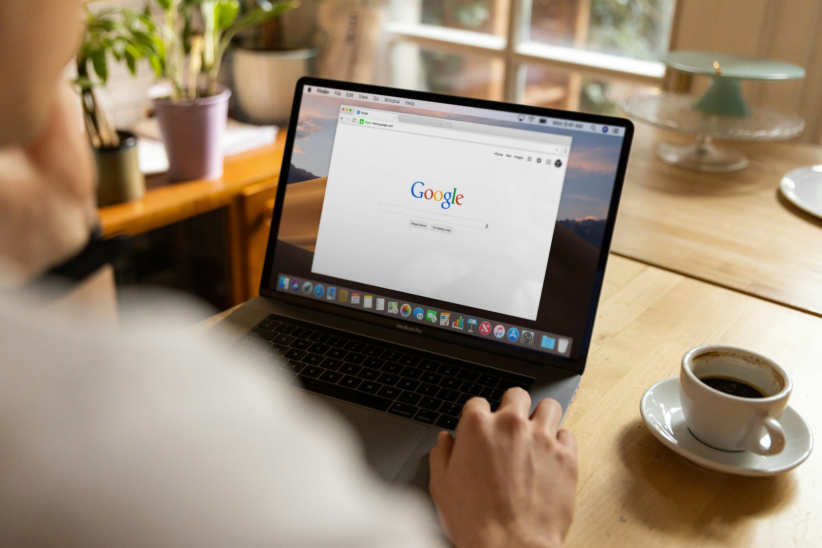 „Google“ apgauti bus sunkiau: ištrinta 80 tūkst. paskyrų ir užblokuota 1,75 mln. pavojingų programėlių