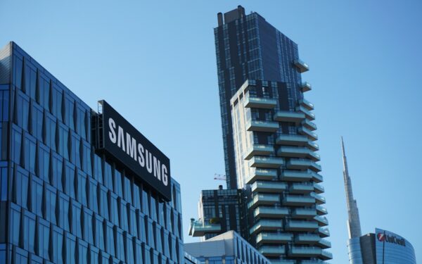 „Samsung“ susigrąžino karūną: 2025 m. pabaigoje bendrovė vėl tapo pasauline DRAM atminties lydere