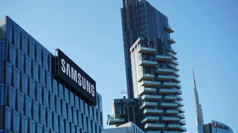 „Samsung“ susigrąžino karūną: 2025 m. pabaigoje bendrovė vėl tapo pasauline DRAM atminties lydere