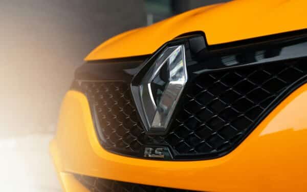 Naujas „Renault Filante” stebina: krosoveris, kuris sujungia sedaną, SUV ir futuristinę prabangą