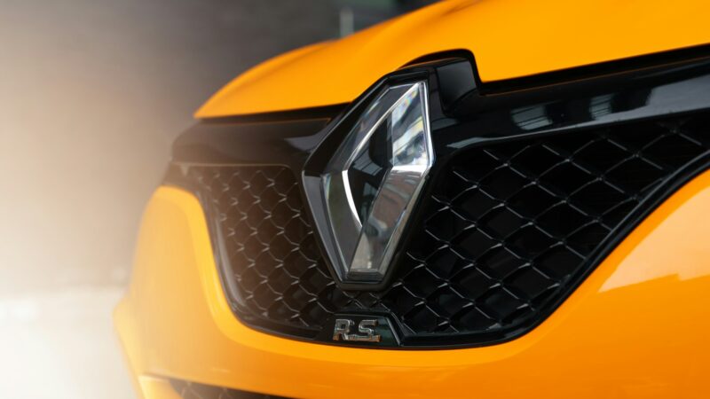 Naujas „Renault Filante” stebina: krosoveris, kuris sujungia sedaną, SUV ir futuristinę prabangą