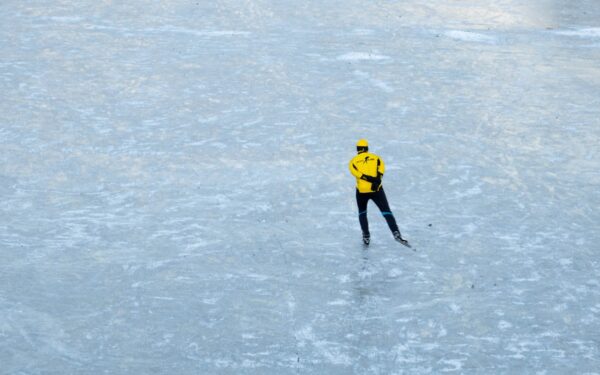 Svarbus įspėjimas visiems: gelbėtojai įspėja, kur ant ledo pavojingiausia
