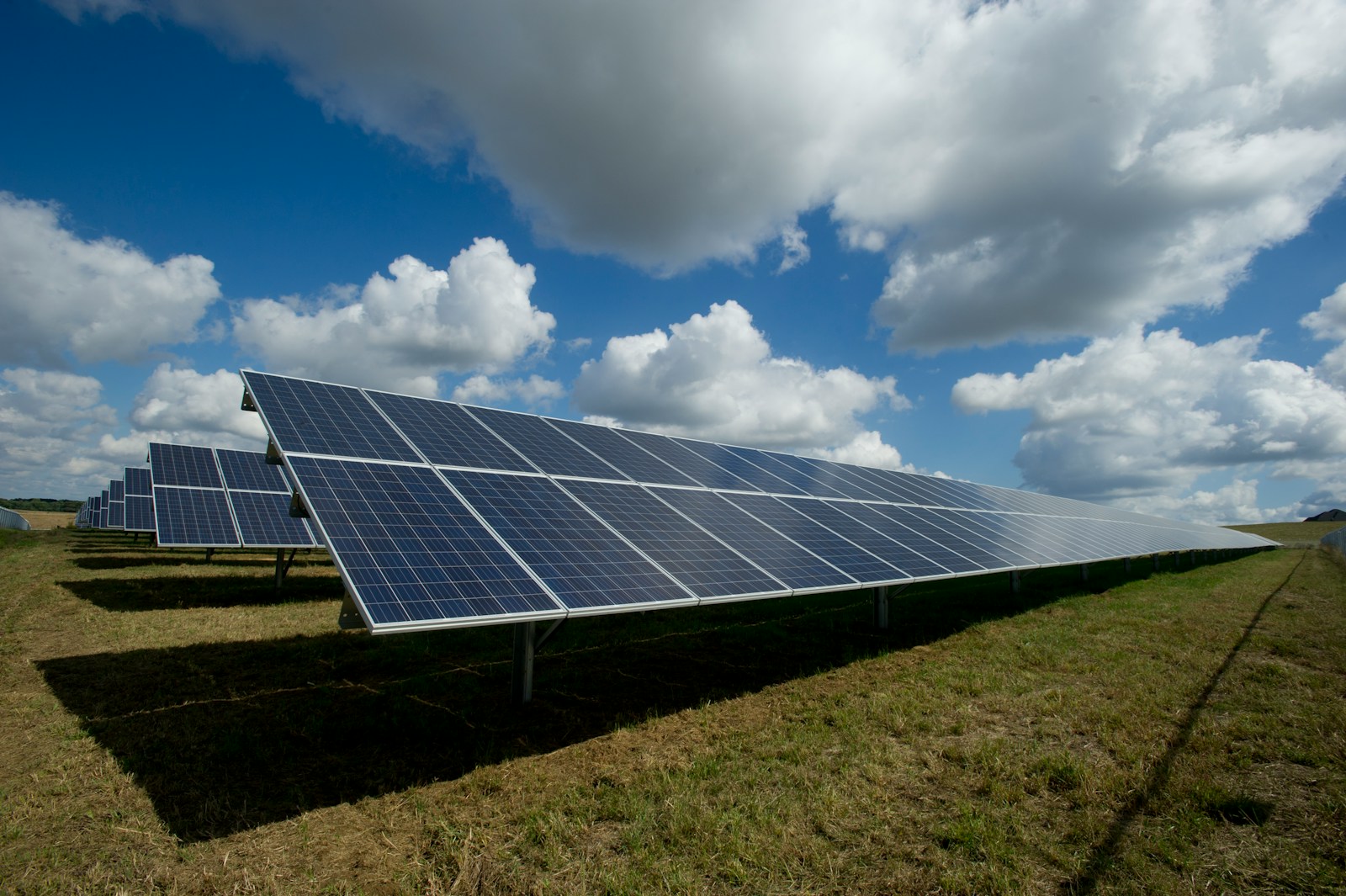 Įspėja apie milžinišką atliekų krizę Europoje: saulės energetikos bumas sprogs kaip bomba