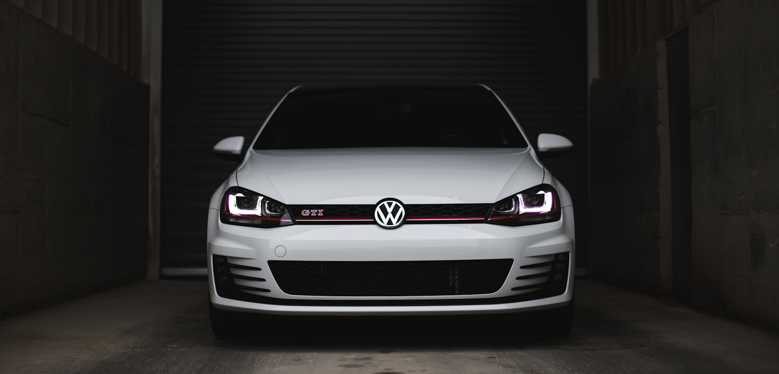 „Volkswagen“ nepraranda savo vietos lyderio Europoje: kaip pakeitė automobilių rinką 2025 m.