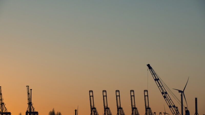 Rusų atakoms nesiliaujant, Zelenskis siekia didinti energijos importą