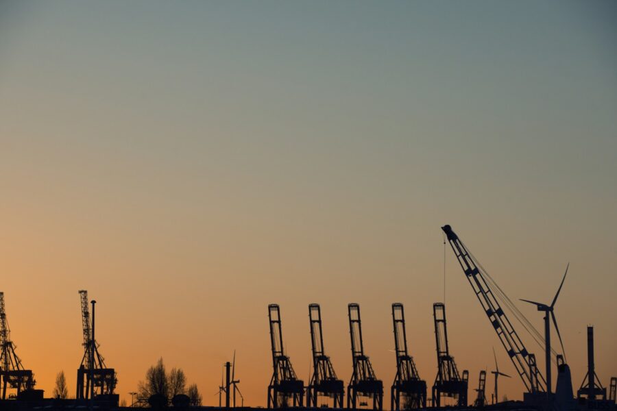 Rusų atakoms nesiliaujant, Zelenskis siekia didinti energijos importą