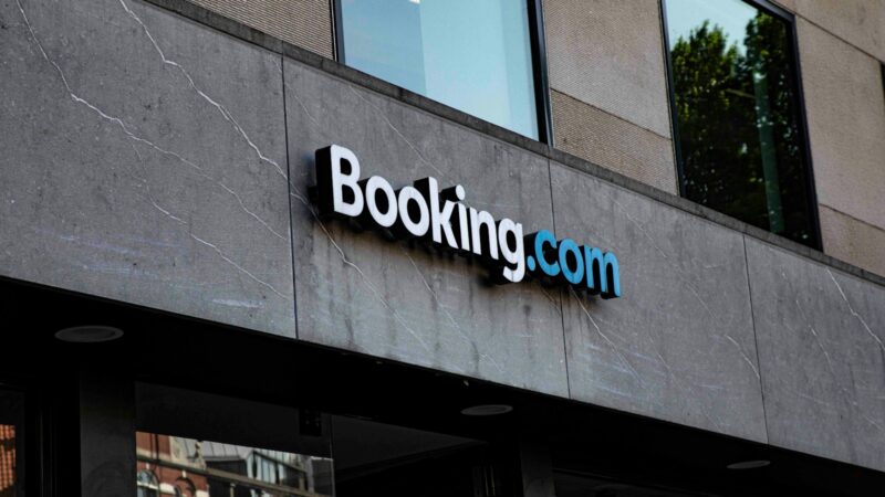Įspėja visus, turinčius rezervacijas per Booking.com: sukčiai jau taikosi į klientus