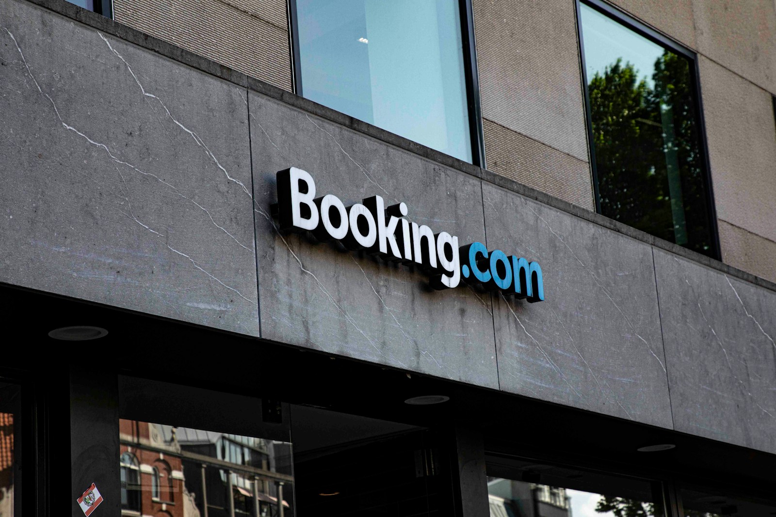 Įspėja visus, turinčius rezervacijas per Booking.com: sukčiai jau taikosi į klientus