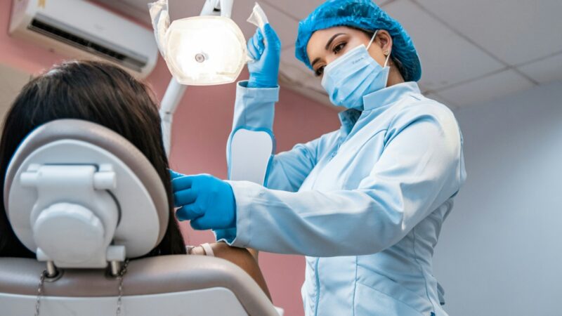 Smūgis odontologijos klinikų pacientams: eilės gali šoktelėti iki dvejų metų