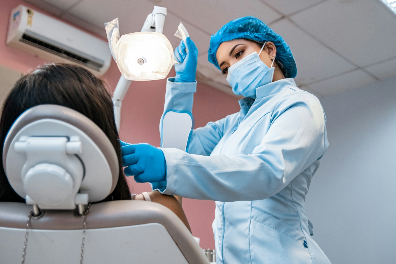 Smūgis odontologijos klinikų pacientams: eilės gali šoktelėti iki dvejų metų