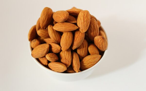 Klastingi nuodai lėkštėje: sužinokite, kokių kasdienių produktų dalių griežtai negalima valgyti