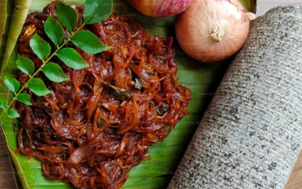 Visą gyvenimą kepėte svogūnus blogai: sužinokite, kada reikia berti druską