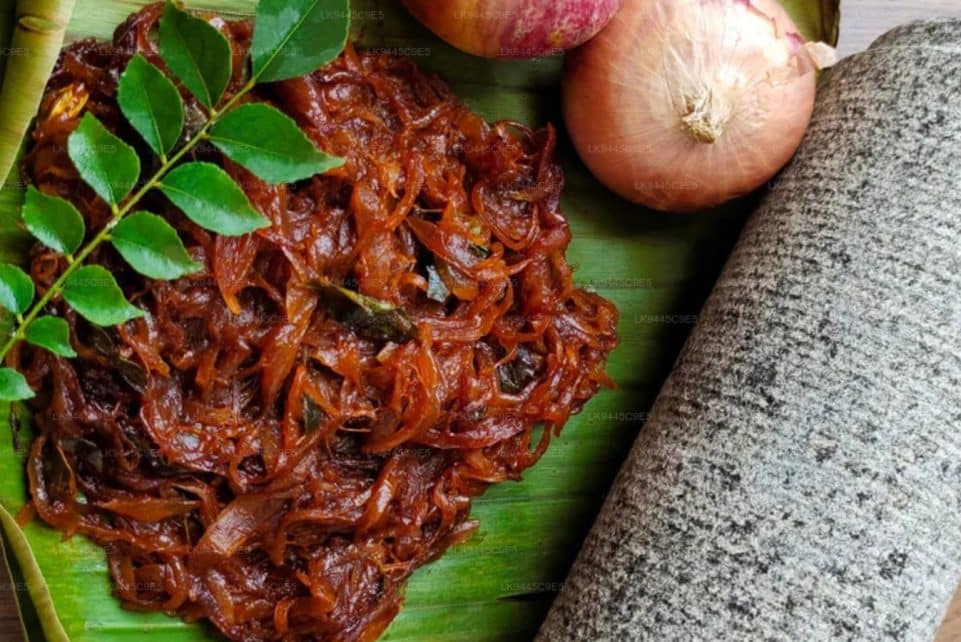 Spicy shredded meat with onions and curry leaves