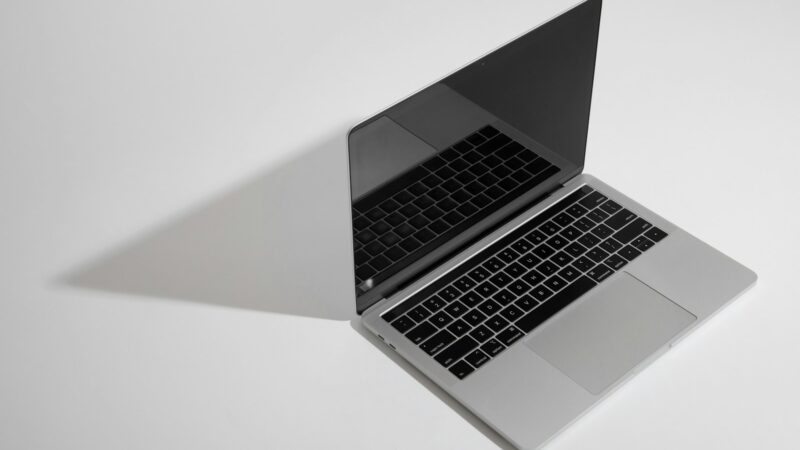 „Apple” ruošia pokyčius: kada įdiegs OLED ekranus į „MacBook Air” bei „iPad mini” modelius?