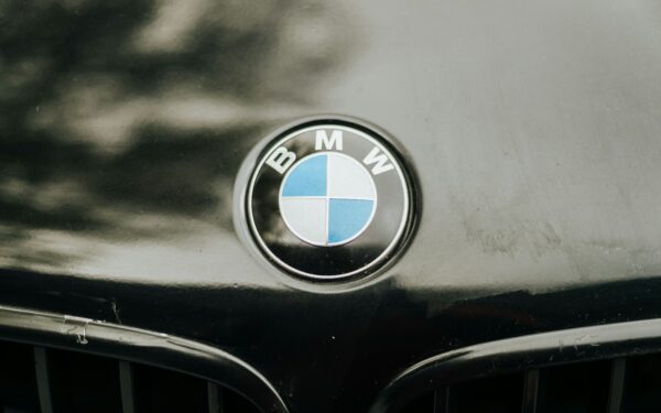 Vilniuje jaunas BMW vairuotojas partrenkė senolį, vyriškis atsidūrė ligoninėje