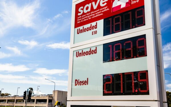 Sąskaitos už šildymą vėl gąsdins? Europos Komisija skubiai ieško būdų, kaip atpiginti energiją